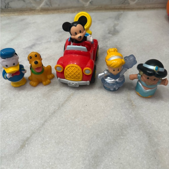 5 Disney fisher-Price little people with car - Picture 1 of 3